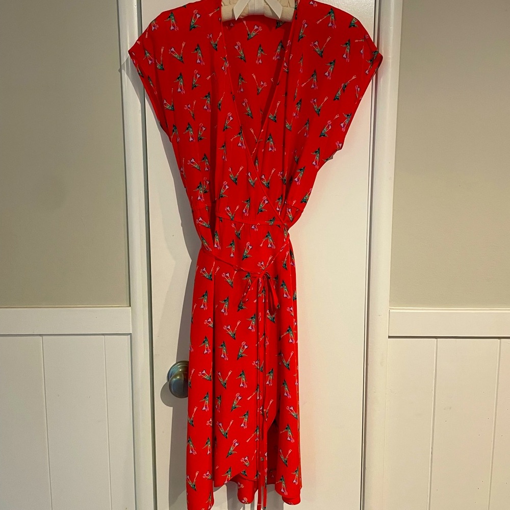 Tucker NYC silk wrap dress. Coral with tulips, size small. USA made